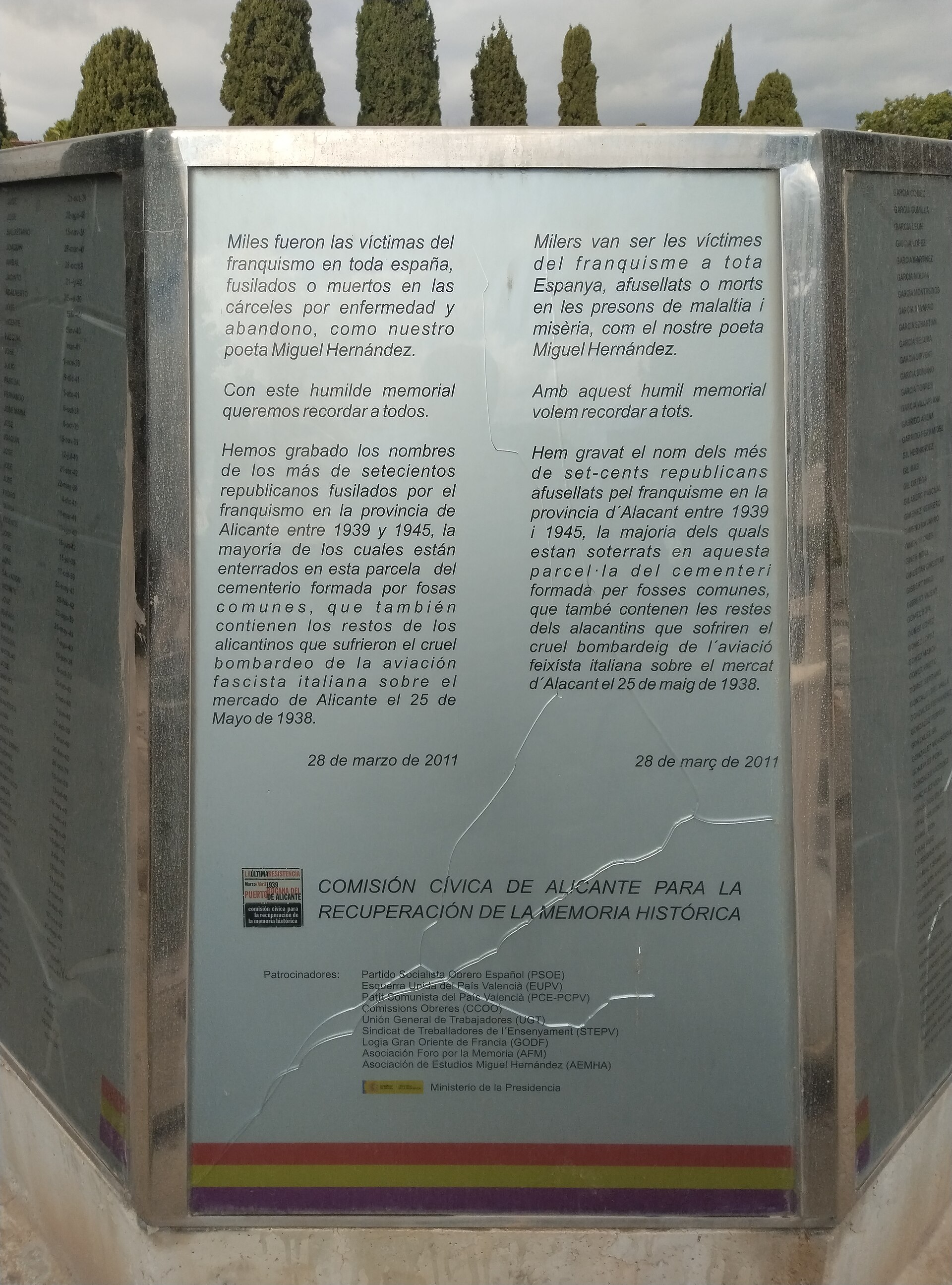 Monumento de la Comisión Cívica de Alicante para la recuperación de la Memoria Histórica. Fosa común de la guerra civil, cementerio de Alicante.