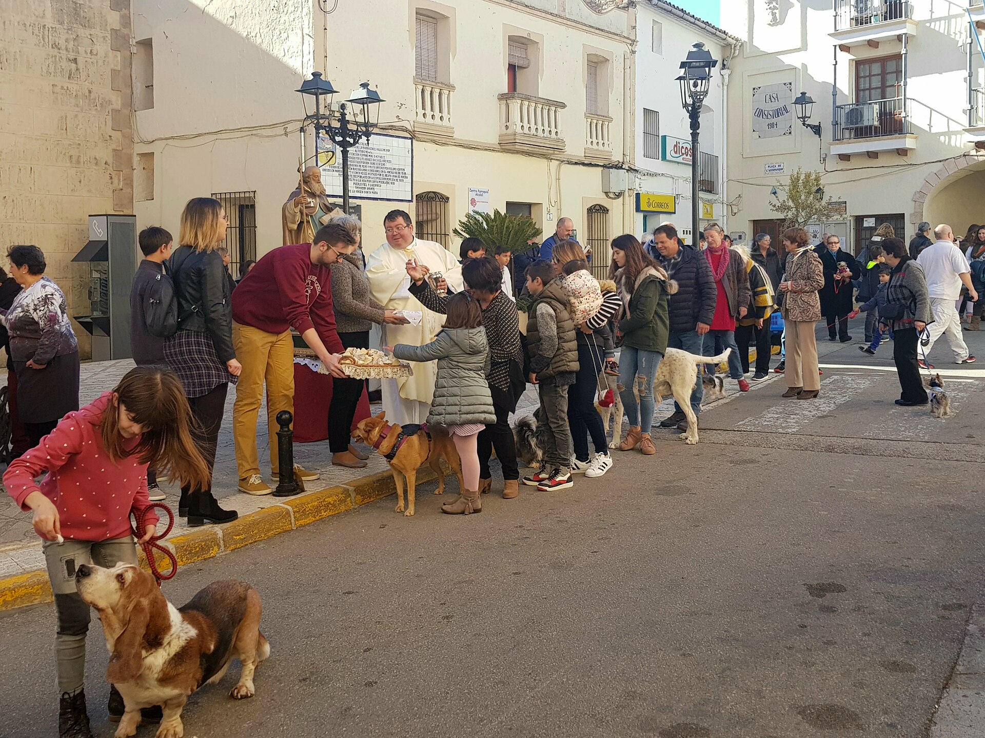 Benedicció d'animals a Alcalalí, Marina Alta.