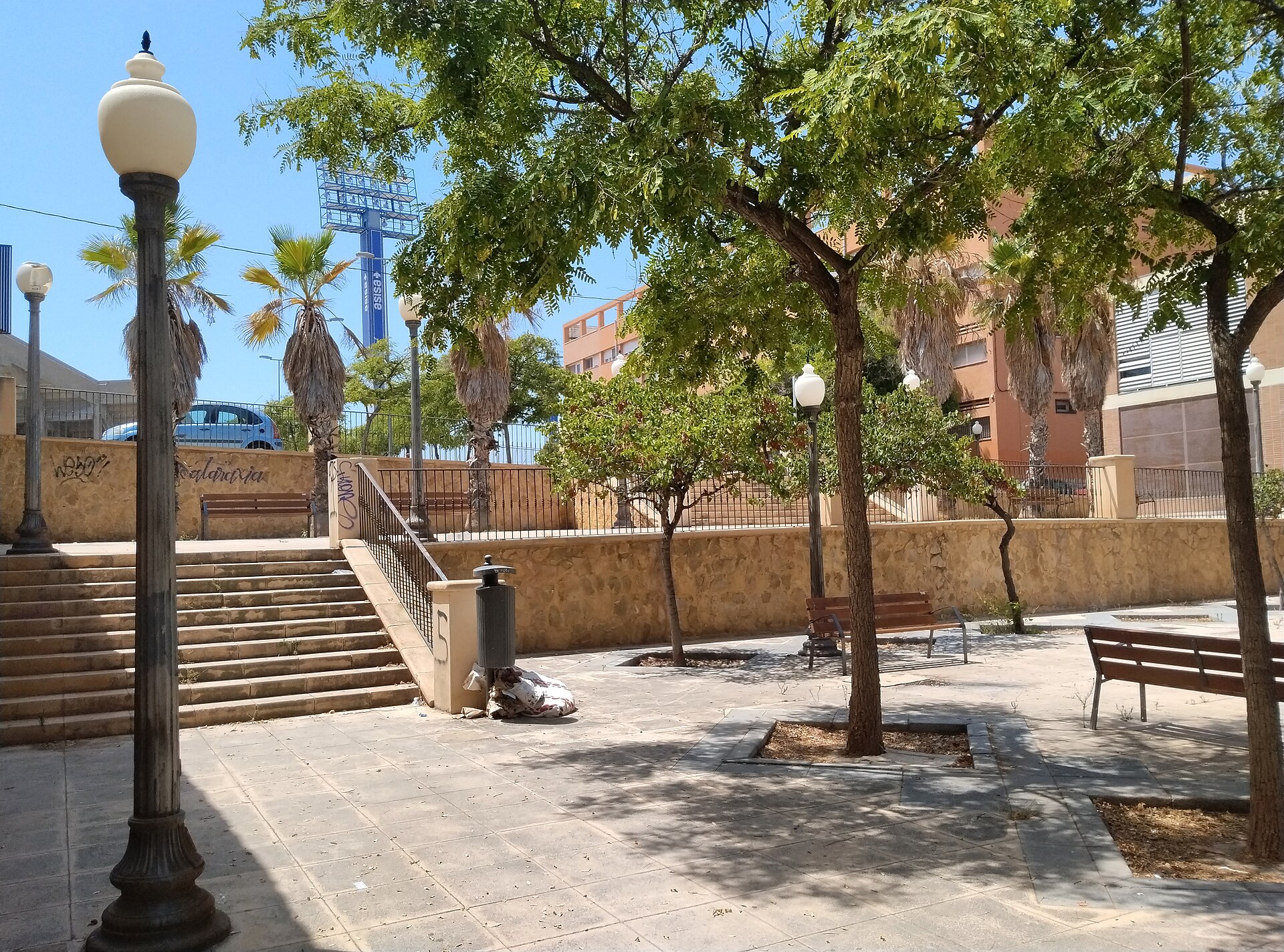 Plaza del Pueblo Gitano en el barrio alicantino de Campoamor.