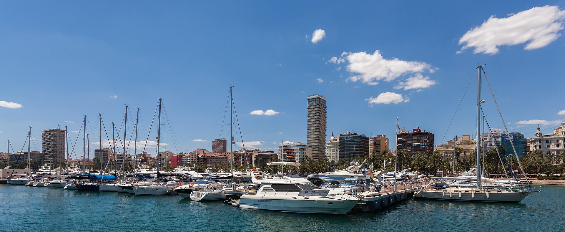 Puerto de Alicante, España